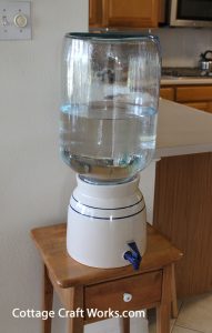 usa-water-bottle-dispensing-crock