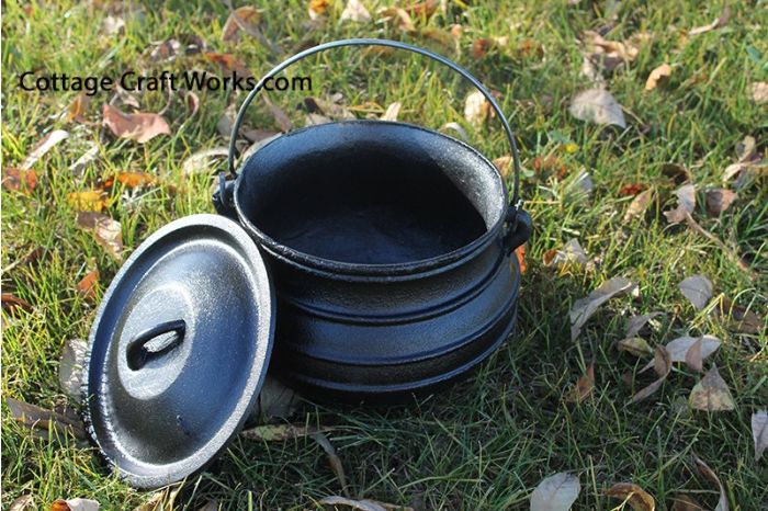 Flat Bottom #1/2 Cast Iron Kettle-2 Qt