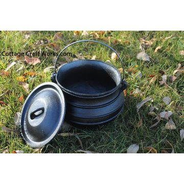 5qt-flat-bottom-cast-iron-keetle